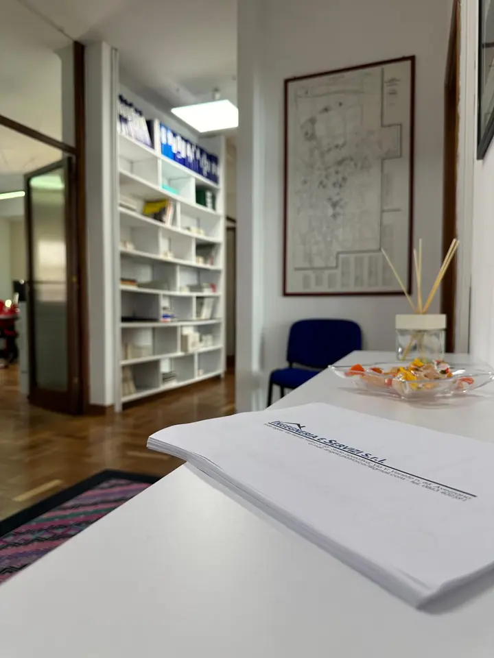 Interno dello studio di Ingegneria e Servizi ad Avezzano